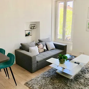 Bright & Modern In The Heart Of Apartment